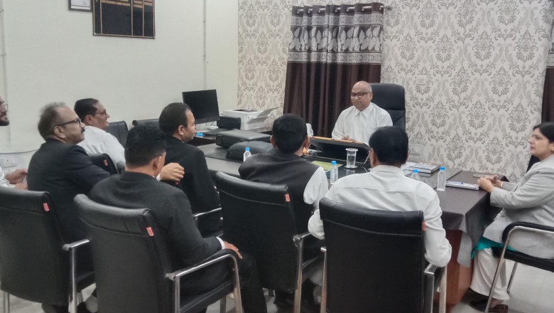 आगामी नेशनल लोक अदालत के सफल आयोजन के संबंध में प्रधान जिला न्यायाधीश ने अधिवक्ता संघ के साथ ली बैठक