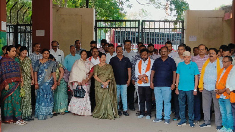 पहलगाम आतंकी हमले में मारे गए निर्दोष लोगों को श्रद्धांजलि अर्पित, महापौर,सभापति,पार्षदगण और निगम अधिकारी/कर्मचारियो ने रखा दो मिनट का मौन: