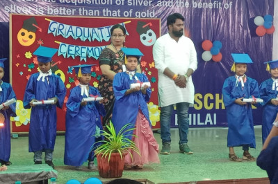 भिलाई के  सेंट थॉमस स्कूल, रिसाली में ग्रेजुएशन डे का आयोजन स्कूल की कक्षा पहली से पाँचवी तक के छात्र छात्राओं ने सांस्कृतिक कार्यक्रम की भव्य प्रस्तुति दी