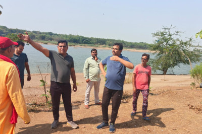 गंदे पानी की शिकायत, महापौर पहुॅचे सागर पारा, पाईप लाईन की जॉच कर निराकरण के दिये निर्देश