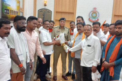 सभापति श्याम शर्मा ने पार्षदो के साथ शहर के नए एसपी विजय अग्रवाल को पुष्पगुच्छ देकर किया अभिनंदन: