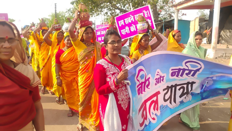 ग्राम आरला और तोरणकट्टा में हरियाली बहनियों ने निकाली कलश जल यात्रा...