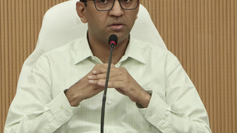 सुशासन तिहार के तहत प्राप्त आवेदनों का गुणवत्ता पूर्ण करें निराकरणः कलेक्टर अजीत वसंत