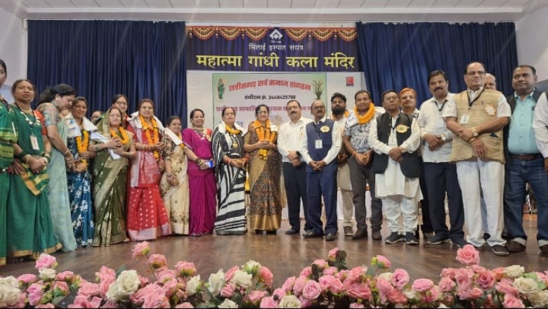 भिलाई कला मंदिर में काँग्रेस नेता राजकुमार देशमुख का सम्मान...