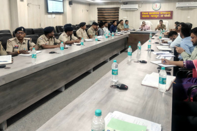 जिले में कानून व्यवस्था एवं बाल विवाह रोकथाम को लेकर कलेक्टर और पुलिस अधीक्षक ने ली अधिकारियों की बैठक