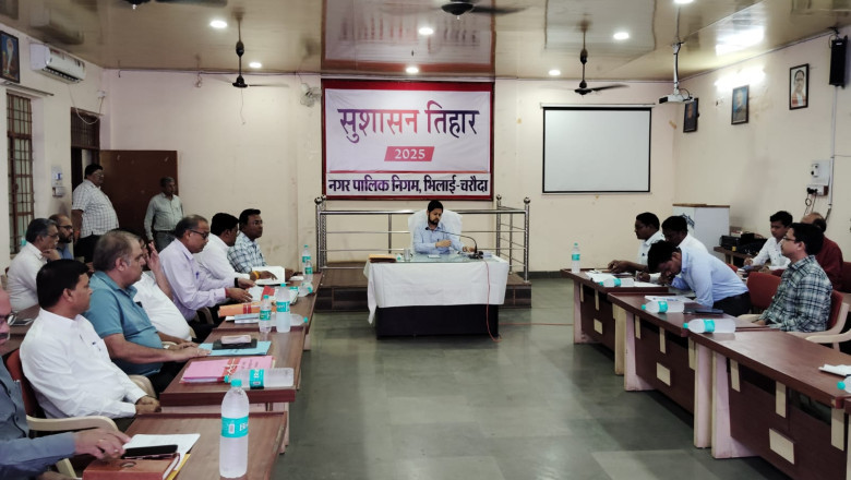 कलेक्टर श्री सिंह ने सुशासन तिहार की समीक्षा बैठक में लंबित आवेदनों के त्वरित समाधान के दिए निर्देश