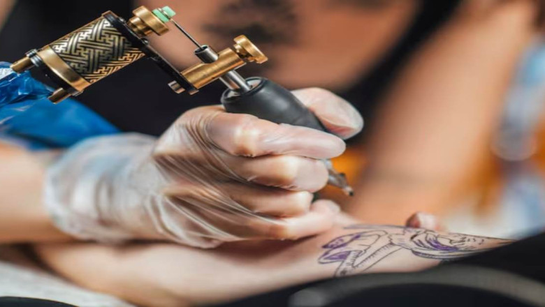 पहलगांव आतंकियों को करारा जवाब  पहलगाम आतंकी हमले के बाद Tattoo बनाने उमड़ रही भीड़, जानिए ऐसा क्या लिखवा रहे हैं लोग