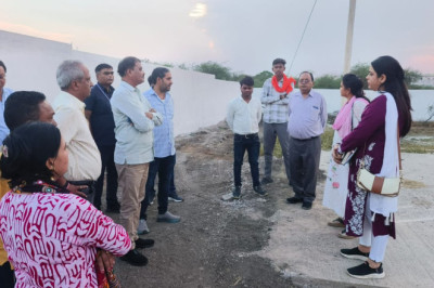 पत्रकार कालोनी में मूलभूत सुविधा रोड, नाली, निर्माण कार्य का महापौर ने किया निरीक्षण