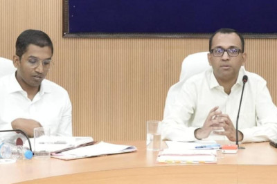समय-सीमा की बैठक में कलेक्टर ने विभागीय कार्यों की समीक्षा की...
