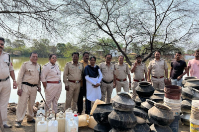 आबकारी विभाग दुर्ग की टीम ने बड़ी मात्रा में जप्त की महुआ शराब एवं लाहन