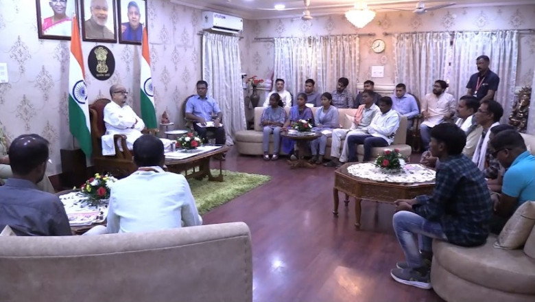 कर्रेगुट्टा में जारी एंटी-नक्सल ऑपरेशन जारी रखने का किया आग्रह, बस्तर के नक्सल पीड़ितों ने राज्यपाल डेका और CM साय से की मुलाकात...