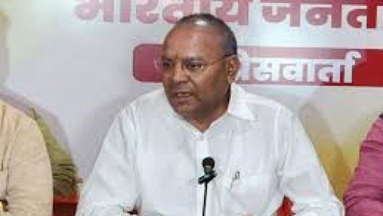 पूर्व मंत्री अजय चंद्राकर ने जातिगत जनगणना पर कांग्रेस को घेरा, नगर निगम पार्षदों के इस्तीफे पर कसा तंज, बोरे बासी दिवस को बताया पॉलीटिकल स्टंट