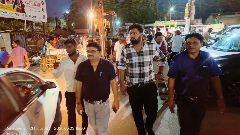 आज फिर चला निगम का बुलडोजर,मोती कम्प्लेक्स के सामने से हटाए गए दो दर्जन से अधिक अतिक्रमण: