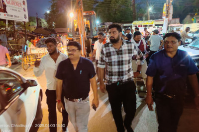 आज फिर चला निगम का बुलडोजर,मोती कम्प्लेक्स के सामने से हटाए गए दो दर्जन से अधिक अतिक्रमण:
