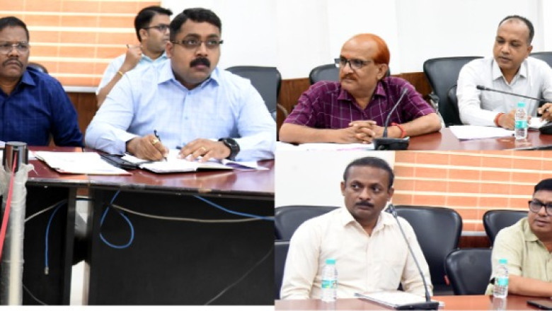 कलेक्टर ने ली शालाओं और शिक्षकों के युक्तियुक्तकरण प्रक्रिया के संबंध में बैठक