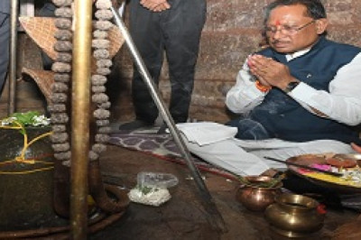 मुख्यमंत्री श्री विष्णुदेव साय ने ग्राम सहसपुर में 13वीं शताब्दी के प्राचीन शिव व हनुमान मंदिर के किए दर्शन