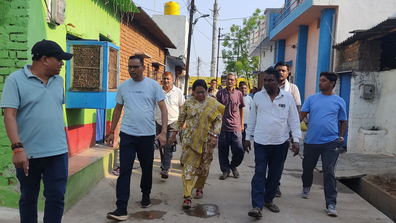 केयर टेकर को फटकार, सुबह पांच बजे खोले शौचालय : महापौर - नल  में  लो प्रेसर की शिकायत पर जांच के निर्देश...