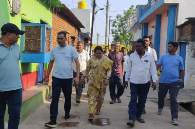 केयर टेकर को फटकार, सुबह पांच बजे खोले शौचालय : महापौर - नल  में  लो प्रेसर की शिकायत पर जांच के निर्देश...