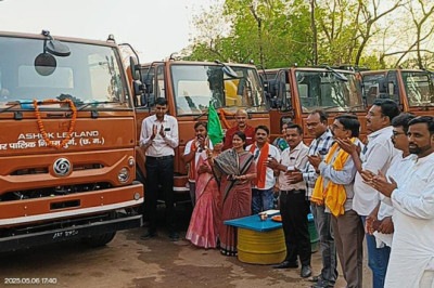 महापौर अलका बाघमार ने निगम में रिफ्यूज कंपैक्टर मशीन का किया उद्घाटन,हरी झंडी दिखाकर किया रवाना...