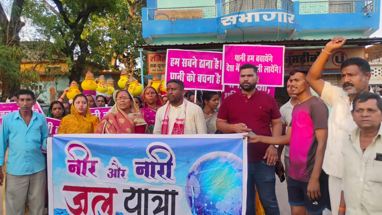 महिलाएं निकल पड़ी हैं जल बचाने का संदेश देने...