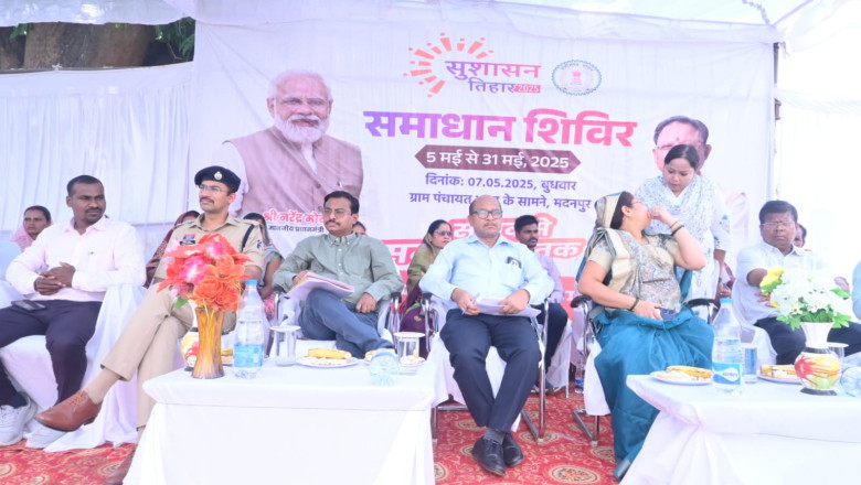 संभागायुक्त  महादेव कावरे वनांचल क्षेत्र के ग्राम मदनपुर के समाधान शिविर में पहुंचे