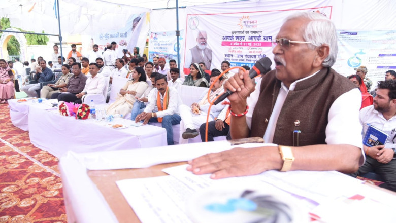 ग्राम गोढ़ी में आयोजित समाधान शिविर का जिले के प्रभारी सचिव सुब्रत साहू ने किया निरीक्षण