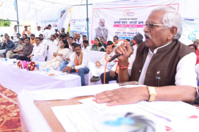 ग्राम गोढ़ी में आयोजित समाधान शिविर का जिले के प्रभारी सचिव सुब्रत साहू ने किया निरीक्षण