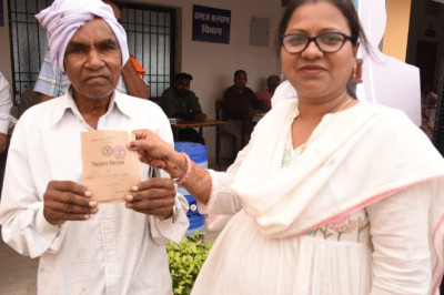 दुर्गेश को समाधान शिविर से मिली राहत, जीर्णाधार स्थिति में थी ऋण पुस्तिका