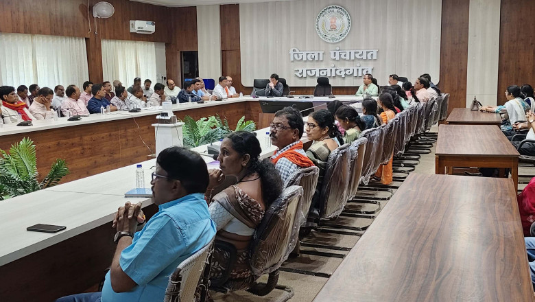 जिला पंचायत सभाकक्ष में प्री-बिड बैठक का आयोजन किया गया....