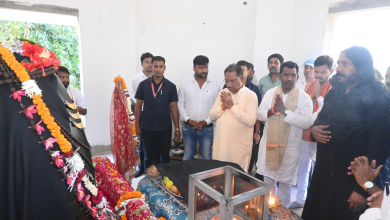 मुख्यमंत्री विष्णुदेव साय 13वें ज्योतिर्लिंग धाम महाऔघड़ेश्वर ज्योतिर्लिंग पहुंचकर विधिवत पूजा - अर्चना कर प्रदेशवासियों के लिए सुख-समृद्धि एवं खुशहाली की कामना की
