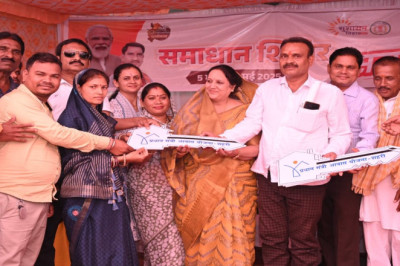 समाधान शिविर : 6 हितग्राहियों को सौंपी गई आवास की चाबी, 2 बच्चों को दिया गया...