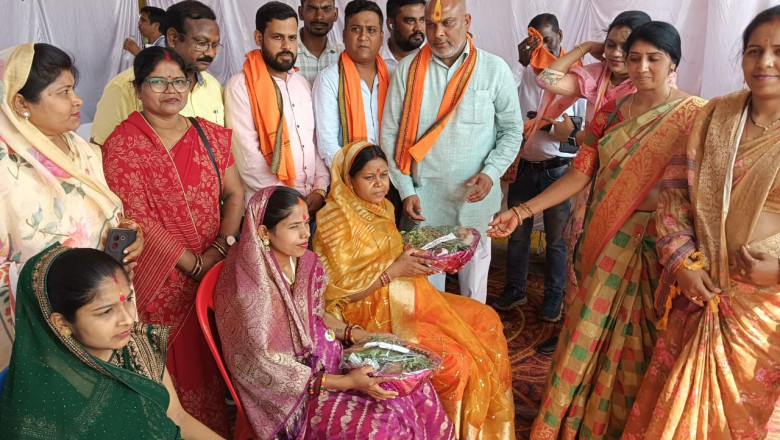 समस्याओं को लेकर भटकना न पड़े इसलिए सुशासन तिहार विधायक ललित शिविर में शिकायत कम मांग ज्यादा