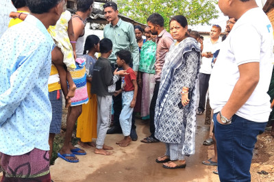 खदान पारा नेवई पहुंची महापौर, पेयजल संकट पर बुलवाया टैंकर