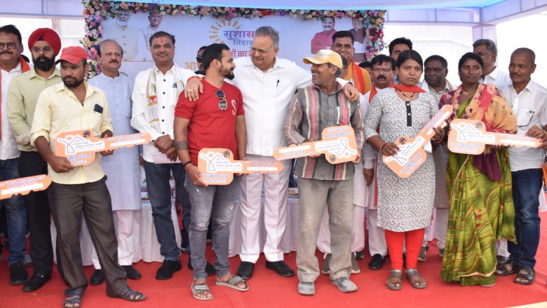 विधानसभा अध्यक्ष डॉ. रमन सिंह मोतीपुर स्कूल मैदान में आयोजित सुशासन तिहार अंतर्गत समाधान शिविर में हुए शामिल...