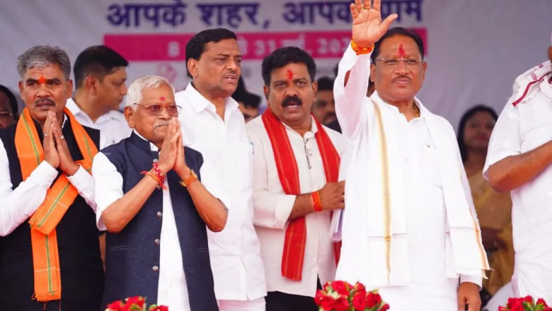 मुख्यमंत्री विष्णु देव साय एवं मुख्यमंत्री विजय शर्मा के गरिमामयी उपस्थिति में आज ग्राम मुरमुंदा विकासखंड धमधा में समाधान शिविर का आयोजन हुआ....
