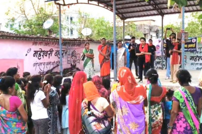 स्लम क्षेत्र में नुक्कड़ नाटक के माध्यम से बाल सुरक्षा, बाल विवाह और नशामुक्ति पर जागरूकता...