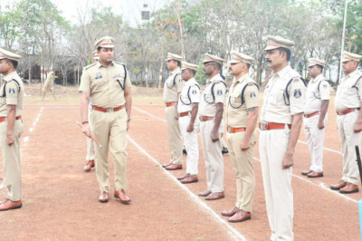 पुलिस अधीक्षक द्वारा लिया गया जनरल परेड़, परेड उपरांत कराया गया बलवा ड्रील का अभ्यास..