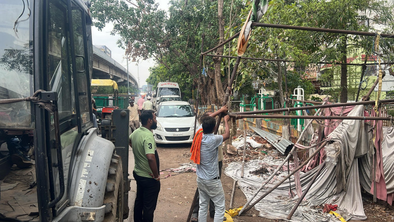 सुबह वार्ड भ्रमण में आयुक्त ने जी.ई.रोड में लगे विज्ञापन बोर्डो का निरीक्षण कर  अवैध बोर्ड हटाने के दिये निर्देश...