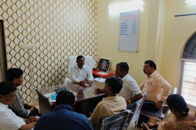 लोक कर्म प्रभारी देवनारायण चन्द्राकर द्वारा में समिति सदस्यों,एवं अधिकारियों के साथ की बैठक....