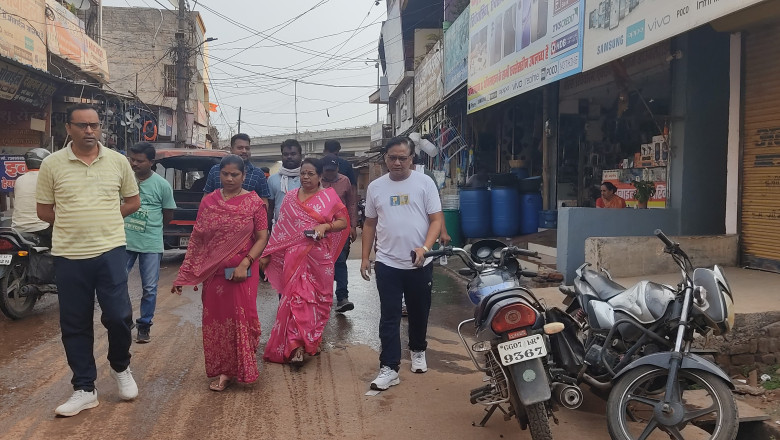 निरीक्षण के दौरान महापौर को नदारद मिले सफाई कर्मी  - शंकर पारा पहुंची महापौर शशि