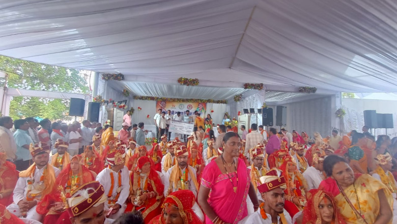 मुख्यमंत्री सामूहिक कन्या विवाह में 37 जोड़े परिणय सूत्र में बंधे, गुंडरदेही विधायक कुंवर सिंह निषाद ने सभी जोड़े को आशीर्वाद दिया