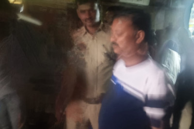 नशे में धुत पुलिस कर्मी ने सरकारी वाहन से नंदी बैल को मारी टक्कर।