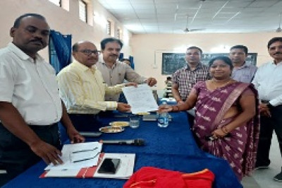 काउंसिलिंग में भाग लेने वालों को तत्काल दिया गया चयनित स्कूल में पदस्थापना का आदेश पत्र...