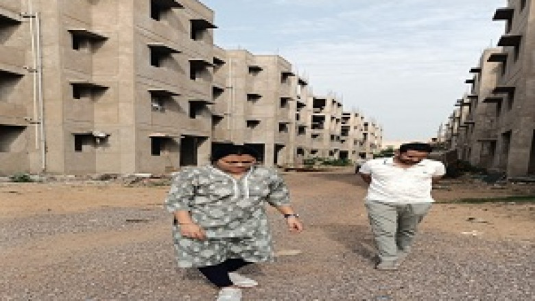 जहां 120 होने चाहिए वहां केवल 40 मजदूर, प्रधानमंत्री आवास निर्माण कार्य देख भड़की आयुक्त