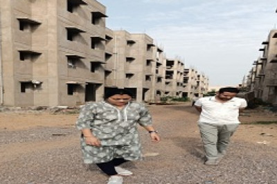 जहां 120 होने चाहिए वहां केवल 40 मजदूर, प्रधानमंत्री आवास निर्माण कार्य देख भड़की आयुक्त