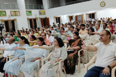 खुश रहने का नंबर वन नुस्खा, निरंतर चलते रहना और श्रेष्ठ कर्म करना..