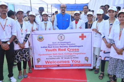 राज्यपाल रमेन डेका ने अपने गोद ग्राम पंचायत बिजली के आश्रित गांव मड़वाडीह पहुंचकर ग्रामीणों से की चर्चा...