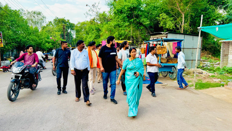 शहर से सड़क किनारे अतिक्रमण हटाने के बाद,महापौर निकली, व्यवस्थापन के लिए विभिन्न क्षेत्रों का निरीक्षण करने, गुमटी लगावाने बना रहे है योजना: