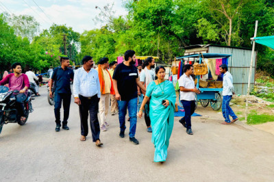 शहर से सड़क किनारे अतिक्रमण हटाने के बाद,महापौर निकली, व्यवस्थापन के लिए विभिन्न क्षेत्रों का निरीक्षण करने, गुमटी लगावाने बना रहे है योजना: