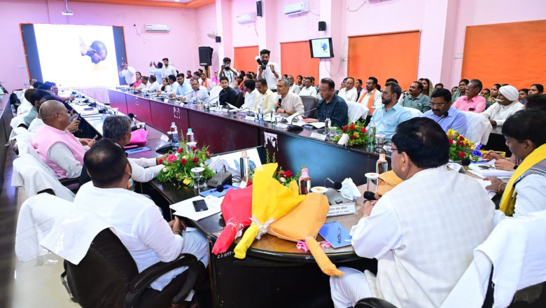 वन मंत्री संगोष्ठी एवं वृक्षारोपण में शामिल हुए  वन मंत्री ने जल संकट से निपटने के लिए दिए अहम बातें बतायी